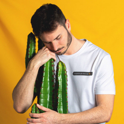 T-shirt ironica uomo con scritta ‘Scopatela già che ci sei’ – Messaggi Amari